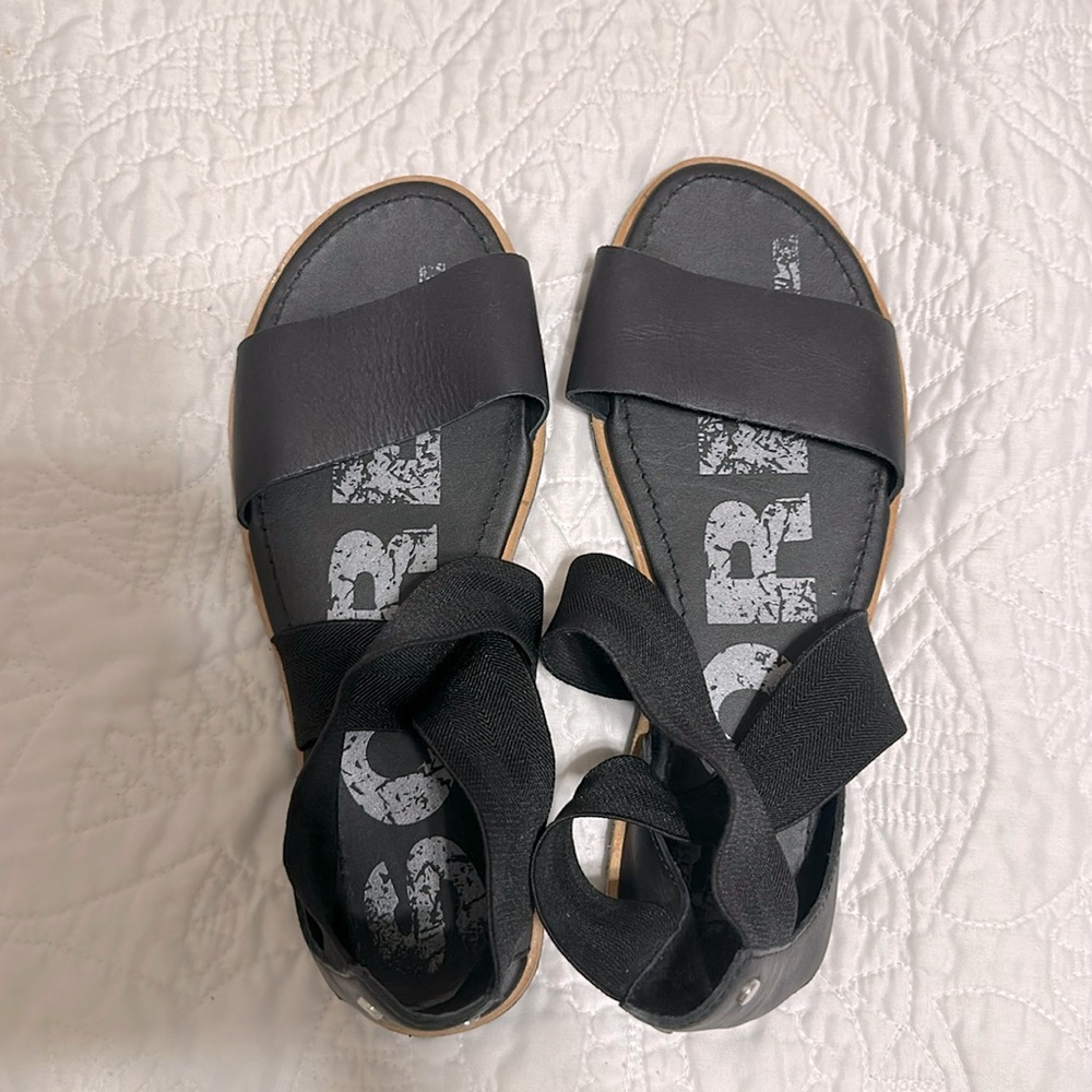 Sorel sandals. Black.